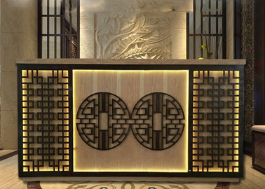 Китай Витринный шкаф приемной китайского стиля с красивым неубедительным высекая светом поставщик